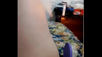 Se mete un cepillo